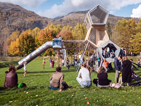 Structure de jeux  monumentale sur-mesure MONTAGNE 02