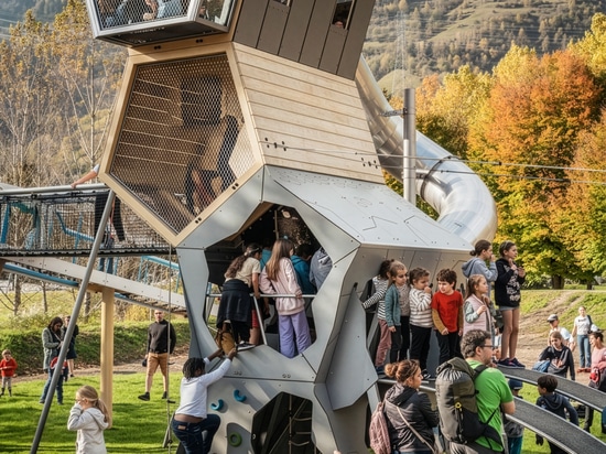 Structure de jeux  monumentale sur-mesure MONTAGNE 05