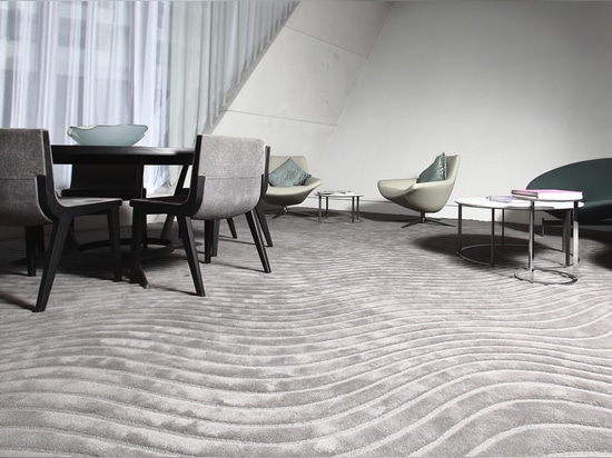 Tapis « Fluid » motif « Onda », couleur « Argilla » | Miami, 1000 Museum