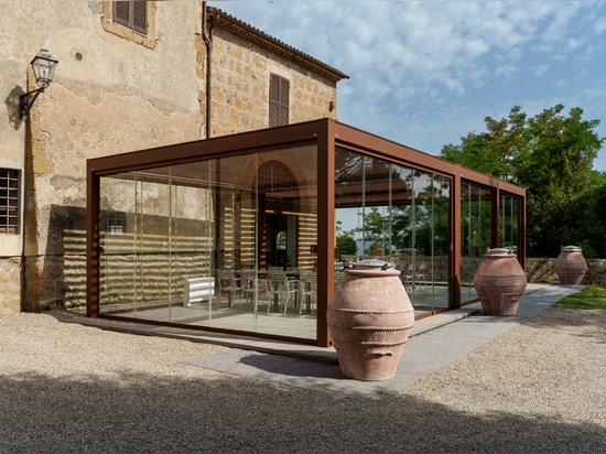 Harmonies de terroir et de lumière : le projet KE entre vignes et oliveraies des collines ombriennes