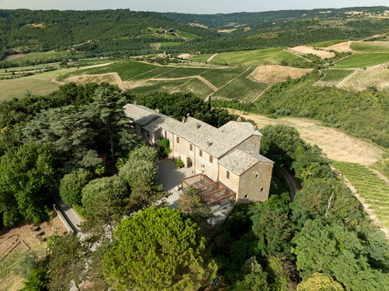 Harmonies de terroir et de lumière : le projet KE entre vignes et oliveraies des collines ombriennes