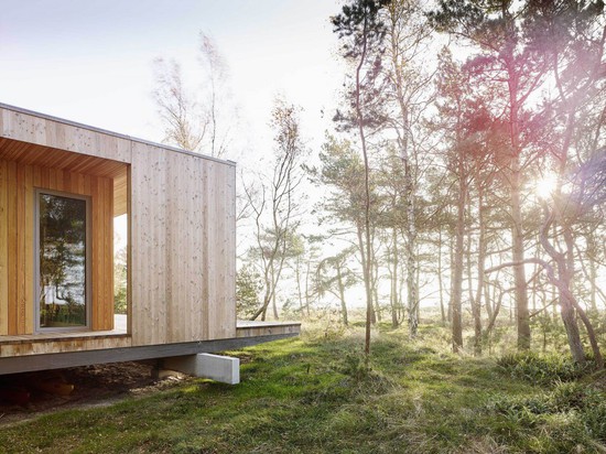 SOMMARHUS AKENINE PAR JOHAN SUNDBERG