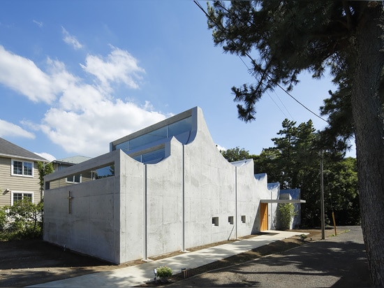 ÉGLISE DE SHONAN LE CHRIST PAR TAKESHI HOSAKA