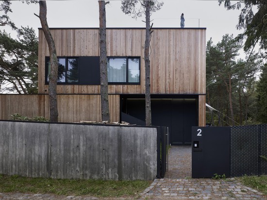 MAISON DE BORD DE LA MER PAR ULTRA DES ARCHITECTES