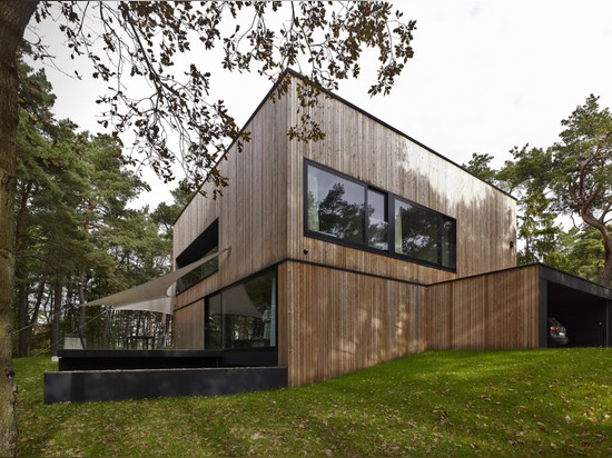 MAISON DE BORD DE LA MER PAR ULTRA DES ARCHITECTES