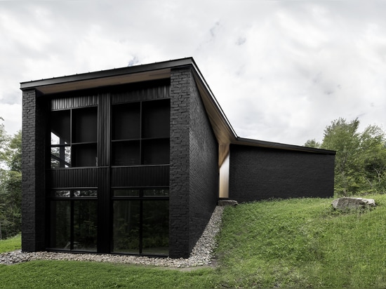 MAISON D'ÉCRAN PAR ALAIN CARLE ARCHITECTE