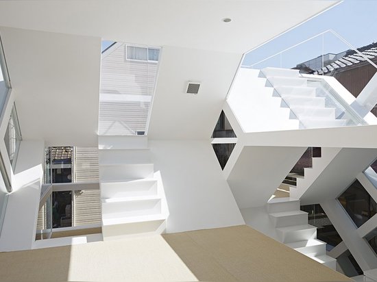 S-HOUSE PAR DES ARCHITECTES DE YUUSUUKE KARASAWA