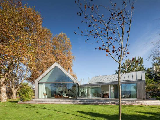 L'ARCHITECTURE D'AIGUILLON ACCOMPLIT LA MAISON DE QUATRE MAISONS